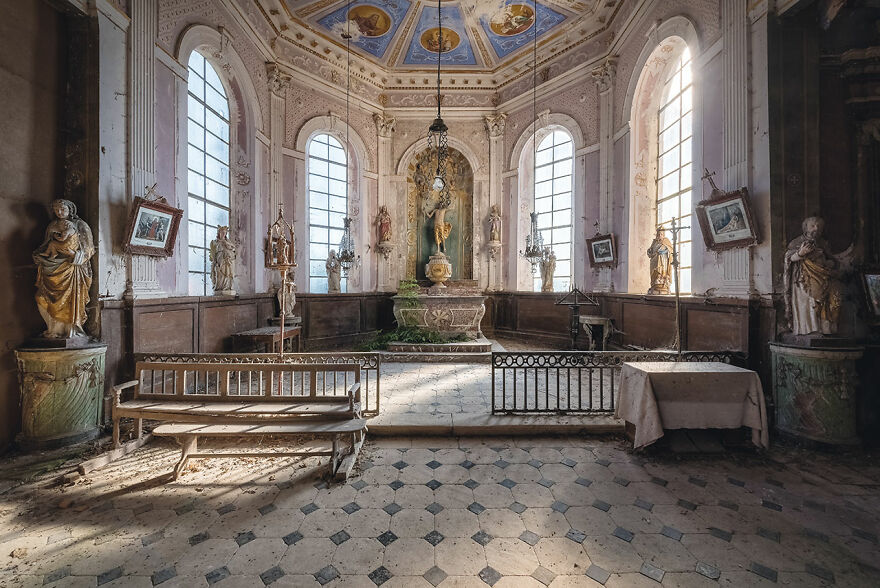I photographied stunning abandoned Churches in Europa and published them in a book 5fabac48b2852 880 1