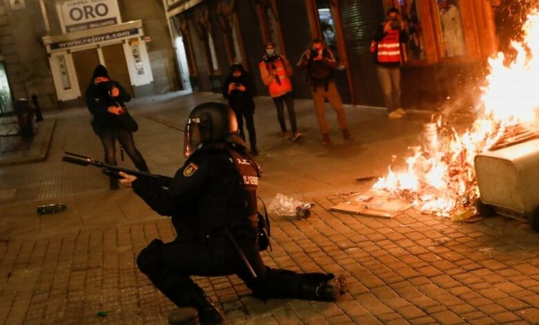 احتجاجات عنيفة بإسبانيا