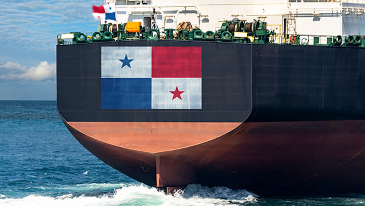 سفينة ترفع علم بنما
