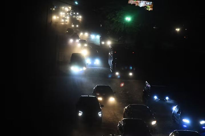 ظلام في نيجيريا بسبب انقطاع التيار الكهربائي
