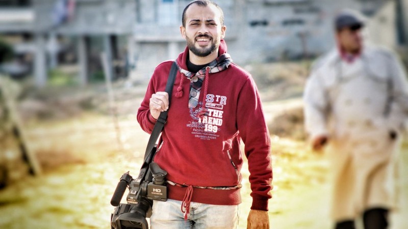 الصحفي أحمد أبو حسين