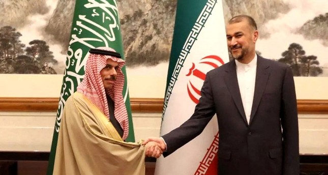 أجرى وزيرا خارجية السعودية وإيران محادثات رفيعة المستوي في الصين