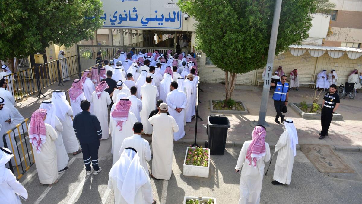 الكويتيون ينتخبون البرلمان الجديد على أمل إنهاء حالة الانقسام .. وتفاؤل بمشاركة جيدة