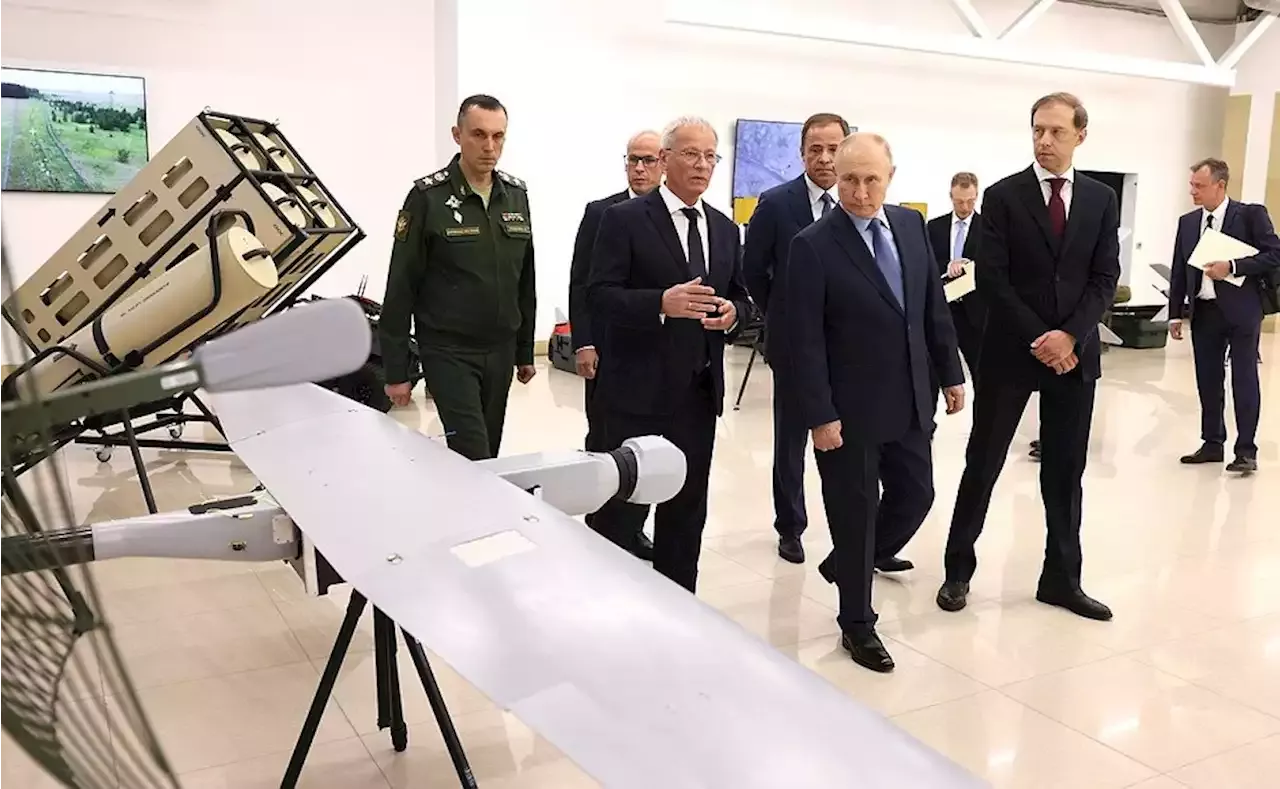 بوتين يتفقد شركة الطائرات المسيرة 1