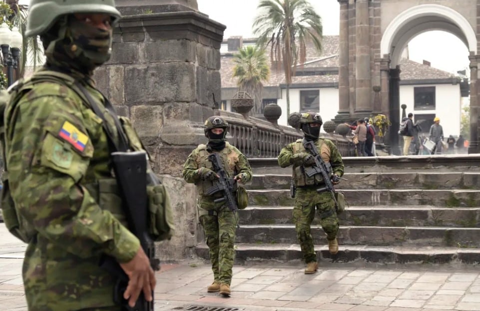عنف في الشوارع وإعلان الطوارئ.. الفوضى تعصف بالإكوادور