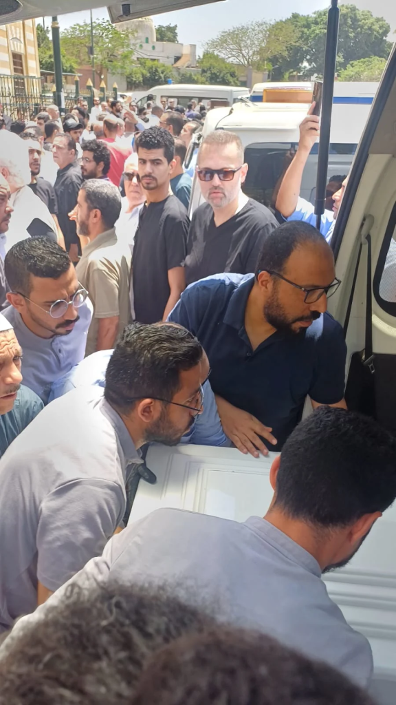 أحمد السعدني في جنازة عصام الشماع